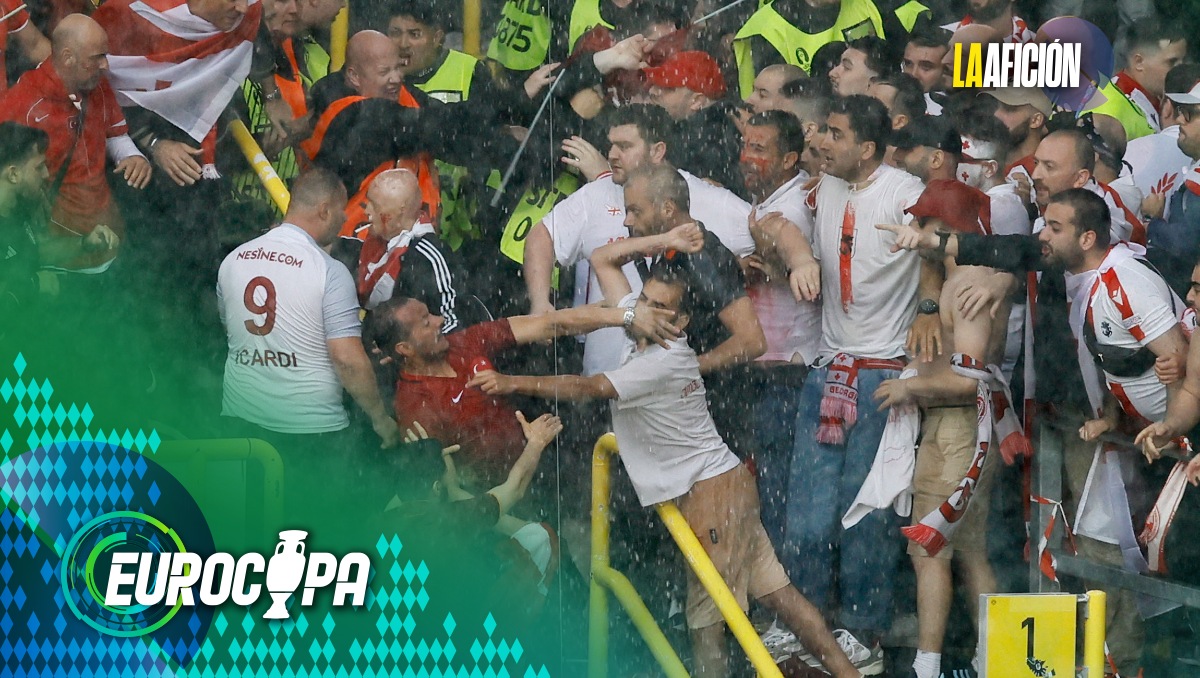 Pelea entre aficionados de Turquía y Georgia previo al partido de la Eurocopa 2024 (Reuters)
