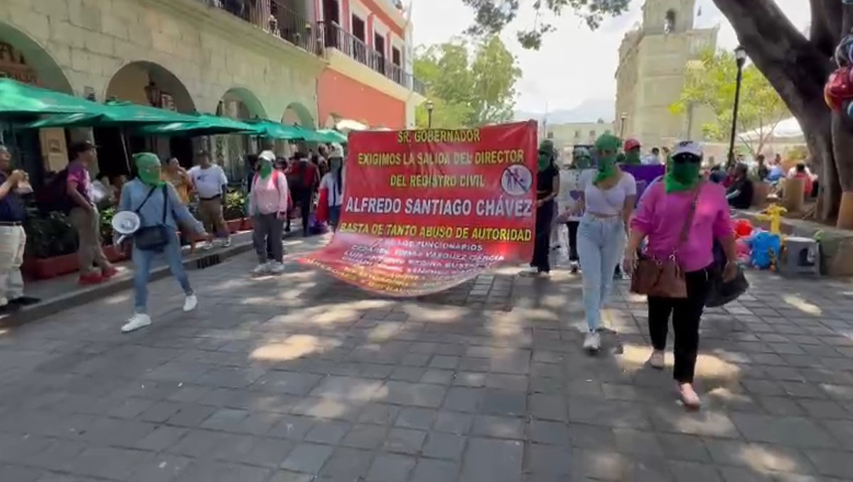 Protesta frente al Palacio de Gobierno de Oaxaca. | Especial