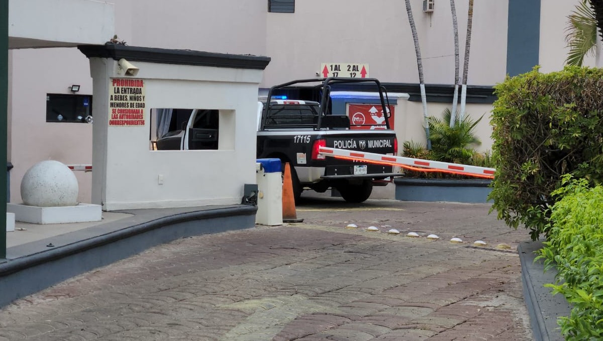 Autoridades acuden tras reporte de robo en habitación de motel (Juan Carlos Munguía)