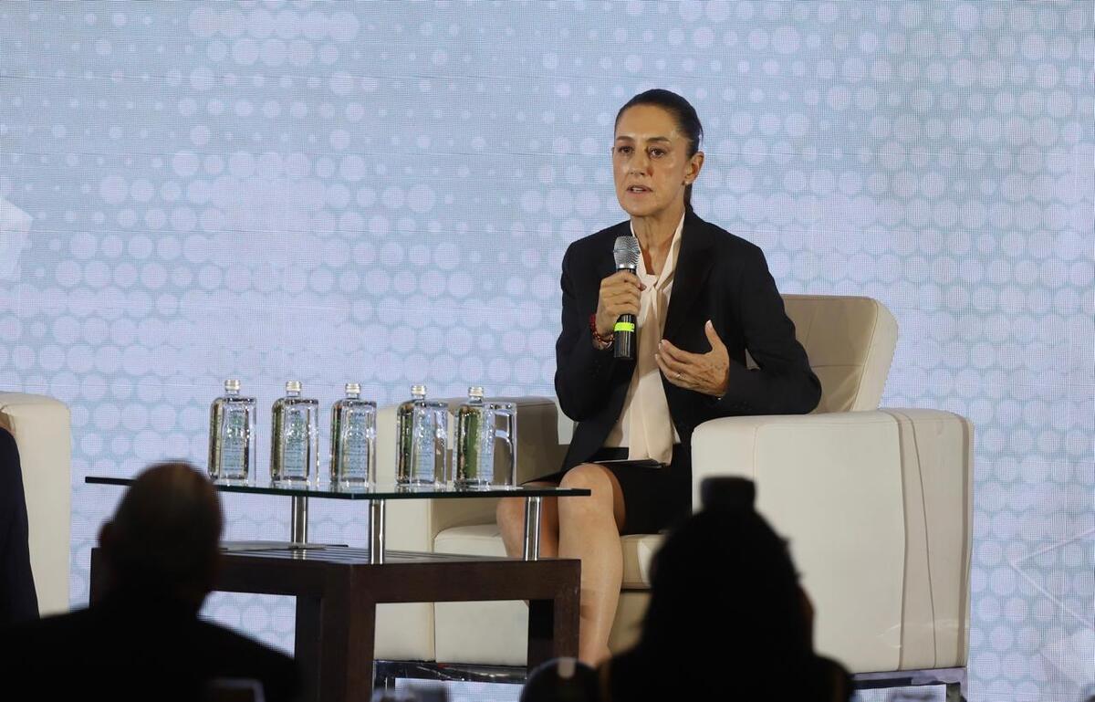 Claudia Sheinbaum en reunión con el Consejo Coordinador Empresarial. | Foto: Jorge Carballo.