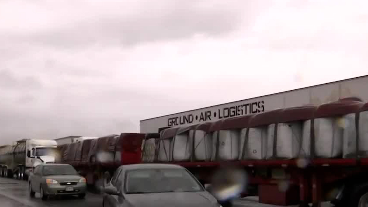 Cierran carretera Monterrey-Saltillo por deslizamientos de tierra e inundaciones