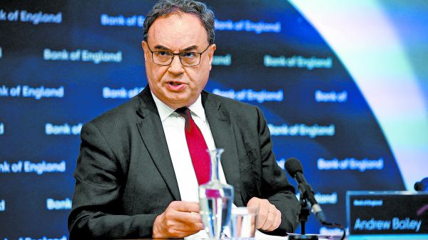 “Necesitamos estar seguros de que los precios seguirán bajos”, señaló Andrew Baley, gobernador del organismo. HANNAH MCKAY/AP