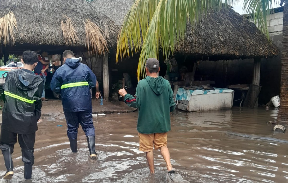 Programa de atención a damnificados por lluvias en Guatemala (X/@ConredGuatemala)