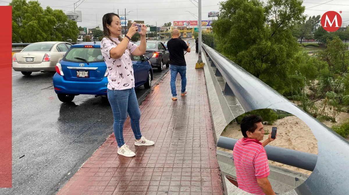 Regios toman fotos en el río Santa Catarina. Foto: Especial