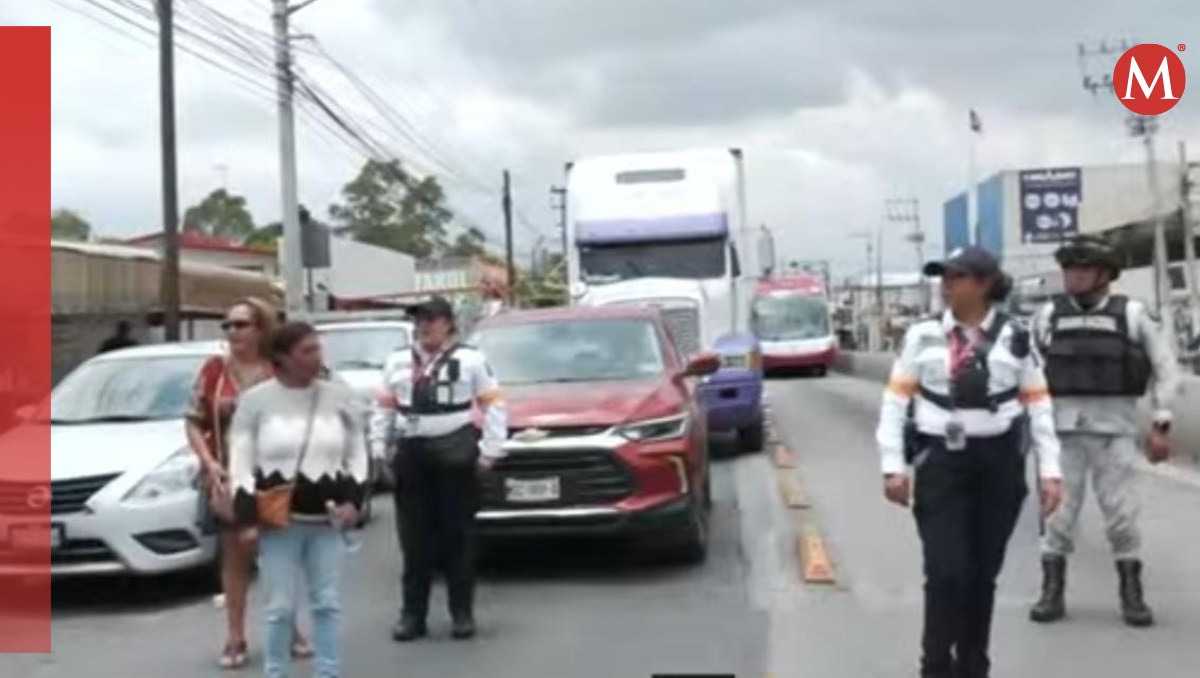 Vecinos bloquean avenida 30-30 por falta de agua. Foto: (Especial)