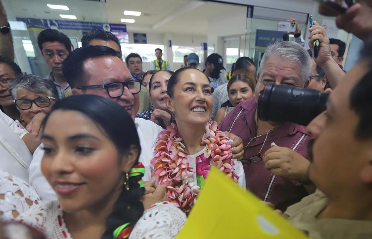 Claudia Sheinbaum llegando a Minatitlán. | Jorge Carballo