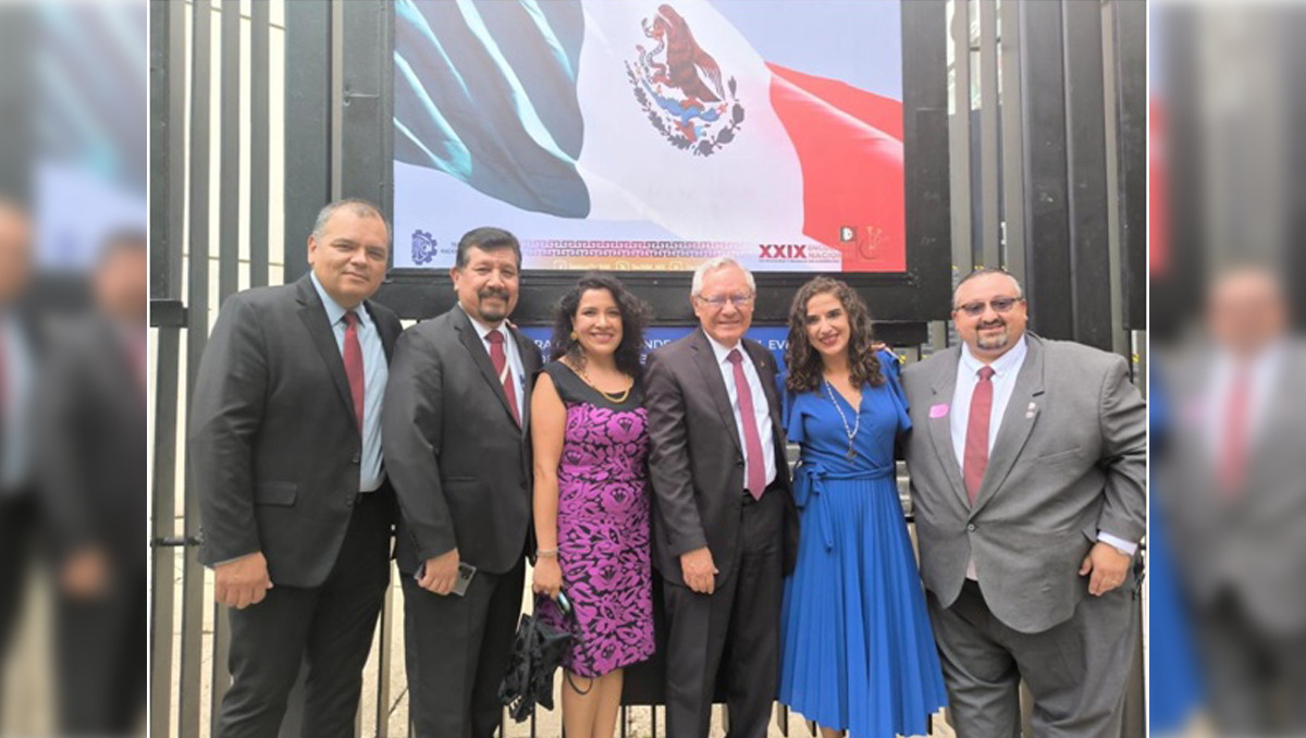 Directores de los TecNM de Coahuila junto a la Secretaria de extensión y Vinculación y el Director General del TecNM, Ramón Jiménez. (cortesía)