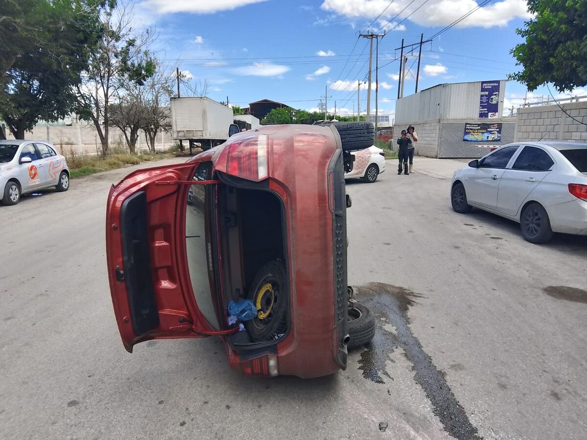 Distintas corporaciones se movilizaron a la zona industrial de Torreón. | Archivo