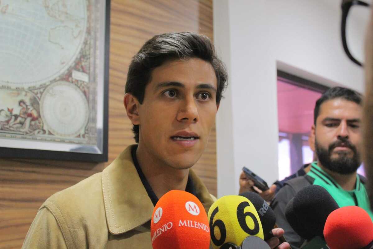 José Juan Macías arribó la tarde de este jueves a la Comarca Lagunera procedente de Chivas. | Roberto Amaya