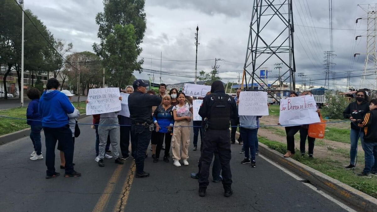 Vecinos bloquean avenida central por operación de gasera en Ecatepec