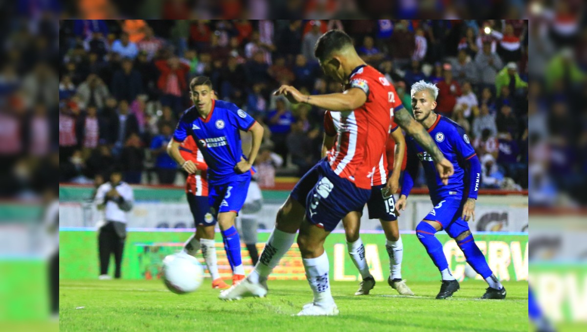 Chivas debuta con victoria ante Cruz Azul en la Copa por la Paz 2024 (Imago7)