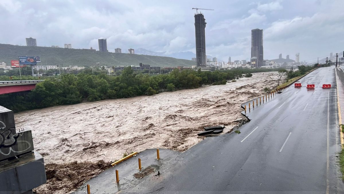 Desgajamiento en avenida Constitución en Monterrey | Jorge López