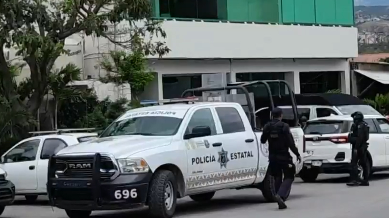 Cuerpo de alcalde asesinado llega a Malinaltepec; pobladores exigen justicia