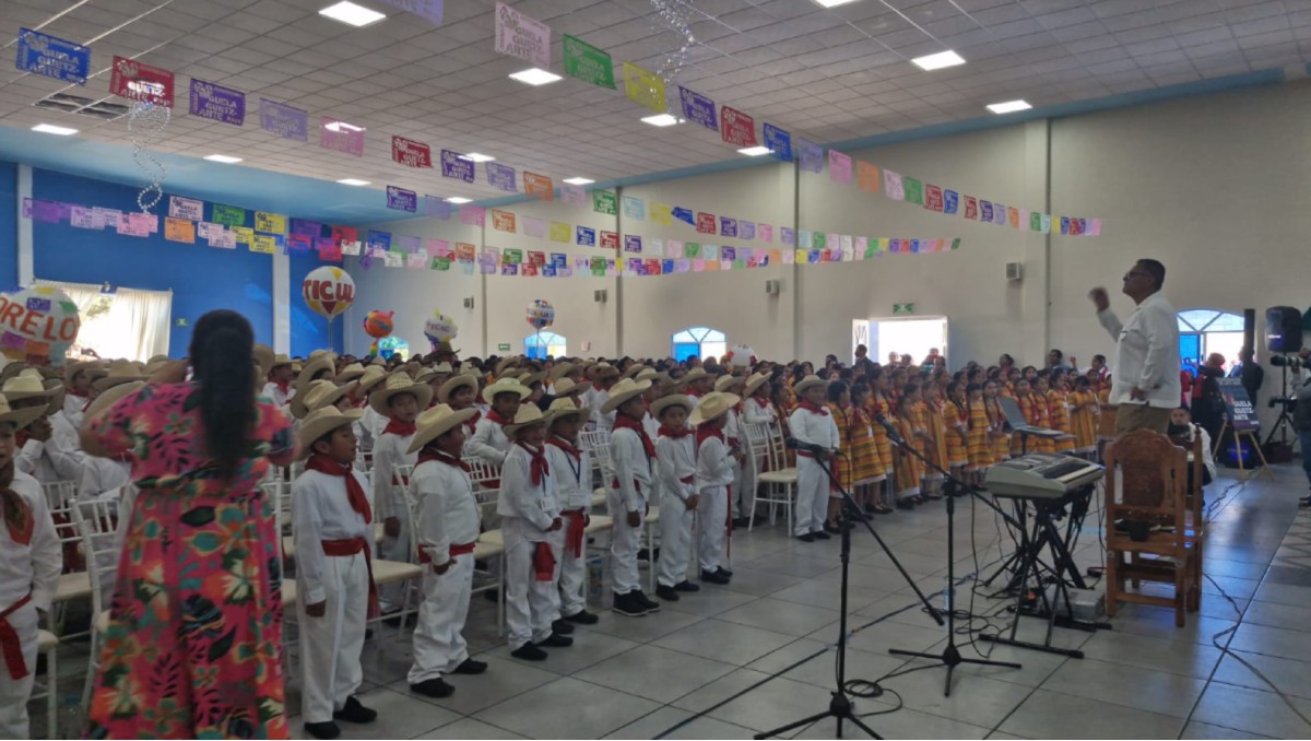 Proyecto Gelaguetzarte, conformado por 12 coros de escuelas de Otzolotepec y Xonacatlán. Foto: (Alondra Ávila)
