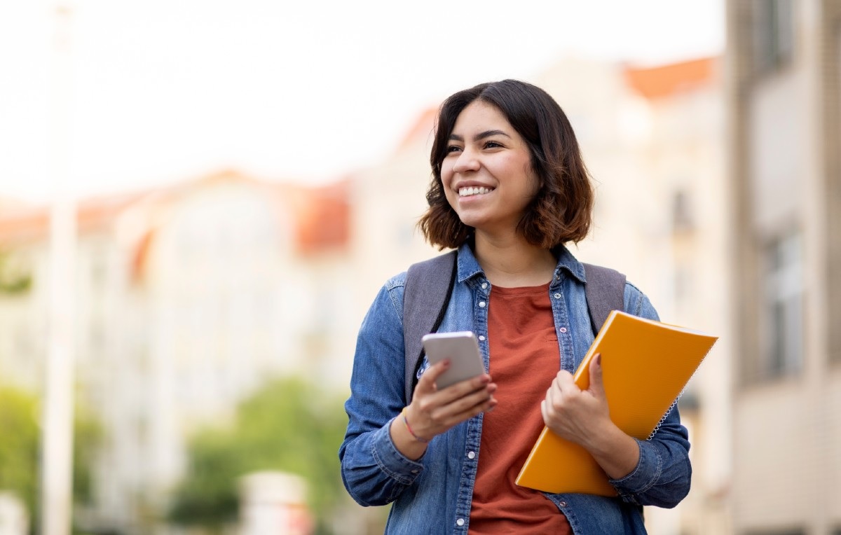 Una barrera para acudir a una institución educativa de nivel superior son los costos; es necesario tener alternativas para poder acceder. (Cortesía)