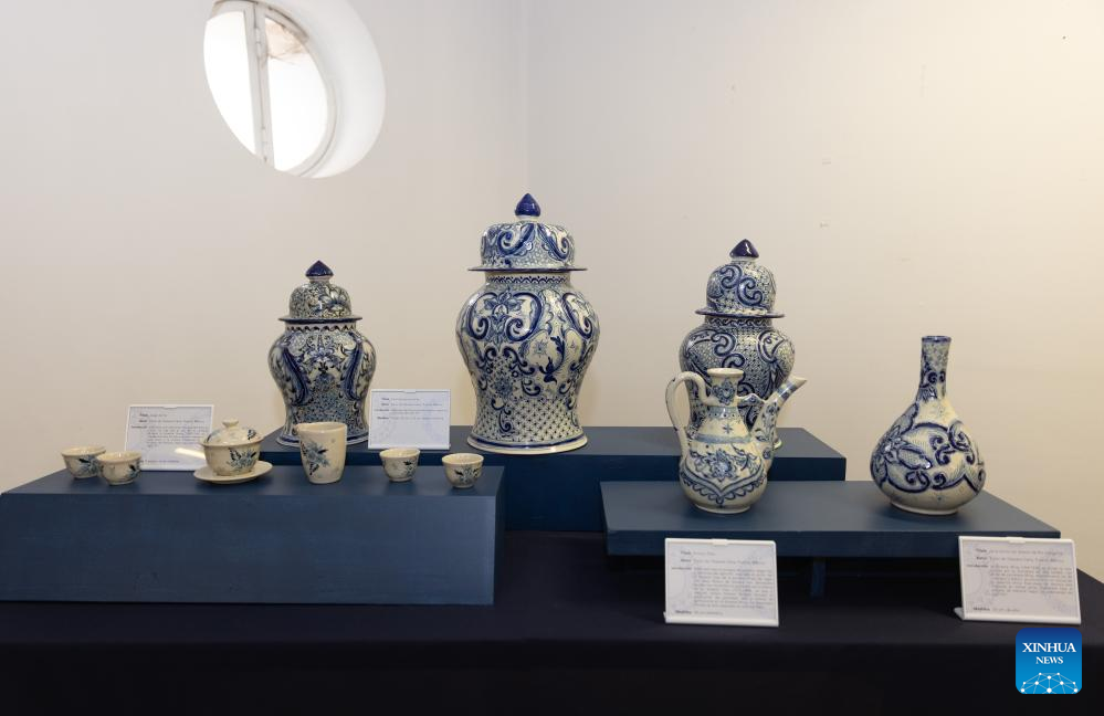 Algunas de las piezas exhibidas en la exposición en la Ciudad de México. (Xinhua/Li Mengxin)