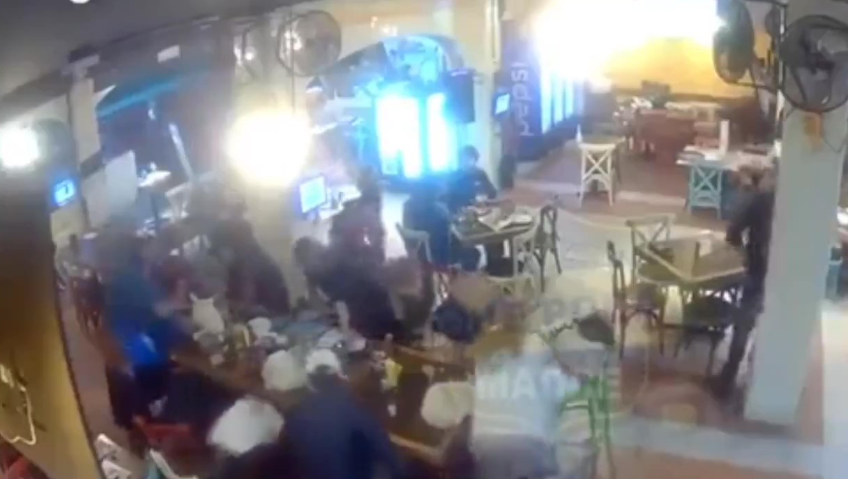 El robo del restaurante "El Carnal" fue captado por las cámaras de vigilancia. | Especial
