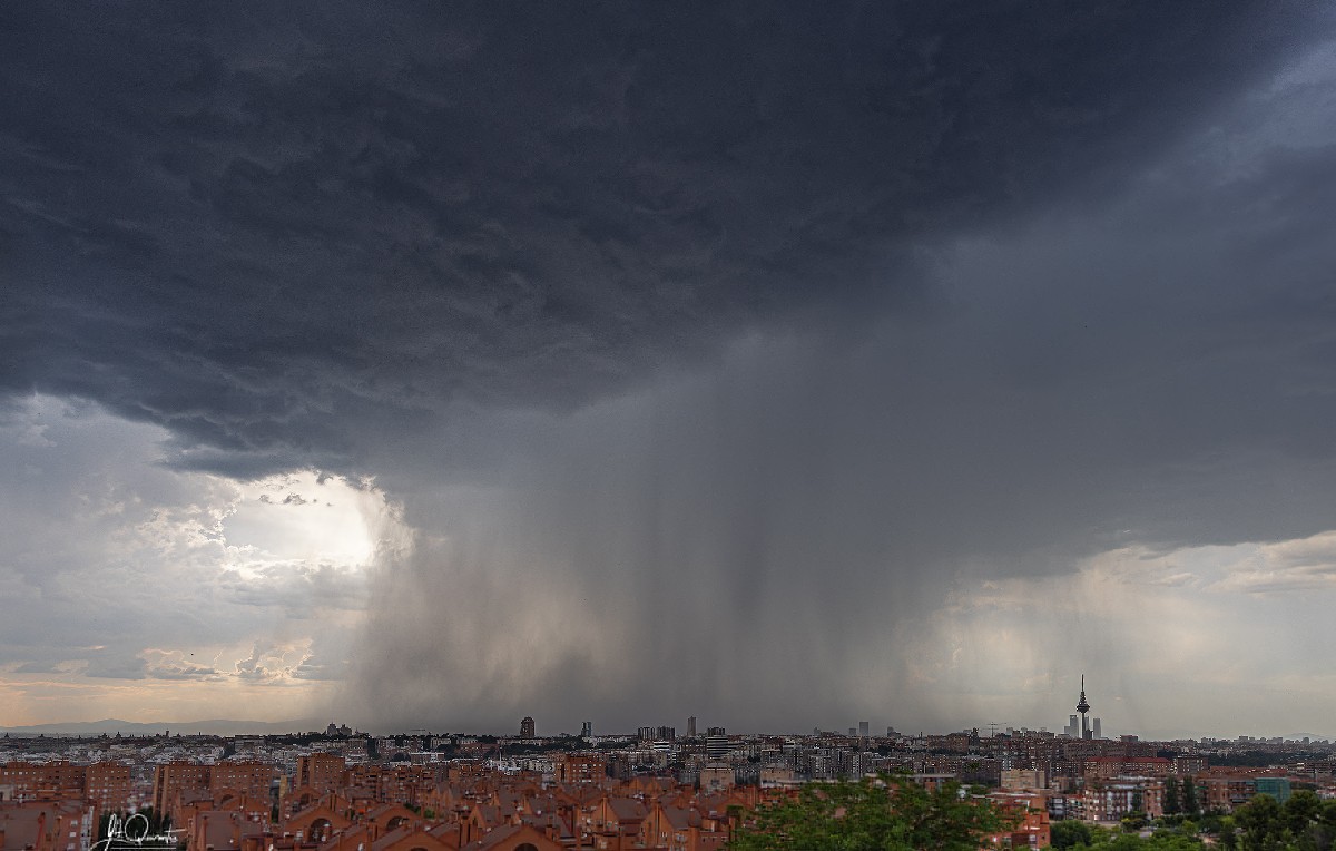 Éste es un ángulo de la tormenta de Madrid (Redes sociales)