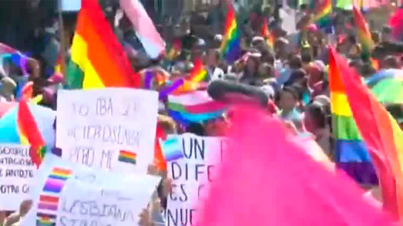 "Exigimos vivir dignamente": Aurélien Guilabert, activista LGBT+