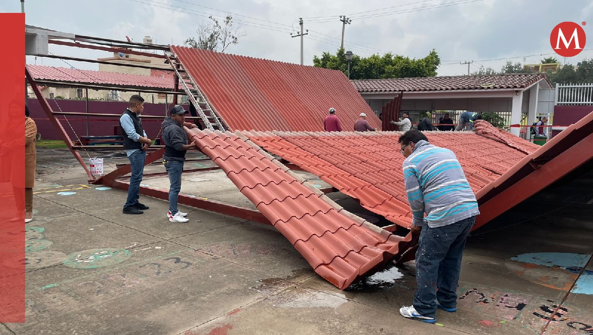 Protección Civil atiende techo derrumbado por lluvias en kínder de Tecámac. Foto: (Especial)