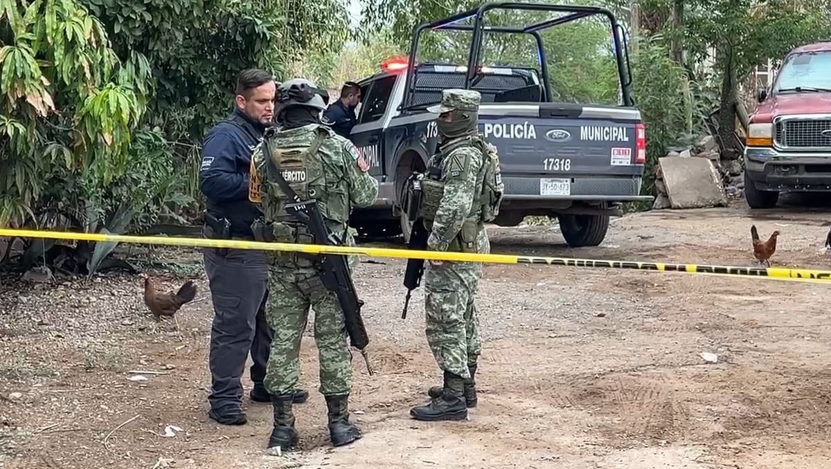 Autoridades resguardan lugar de hallazgo de un hombre muerto en Tlaquepaque, Jalisco (Juan Carlos Munguía)