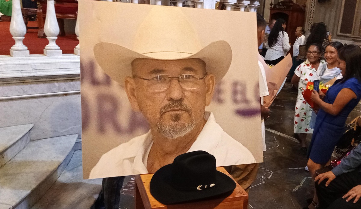 El equipo del exlíder de autodefensas, también estará presente en la misa prevista en la capital del estado. | Especial