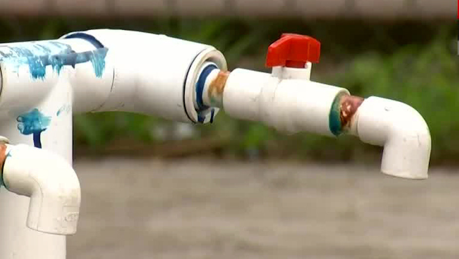Habitantes piden llenar tinacos colectivos por falta de agua en La Joya, Nuevo León
