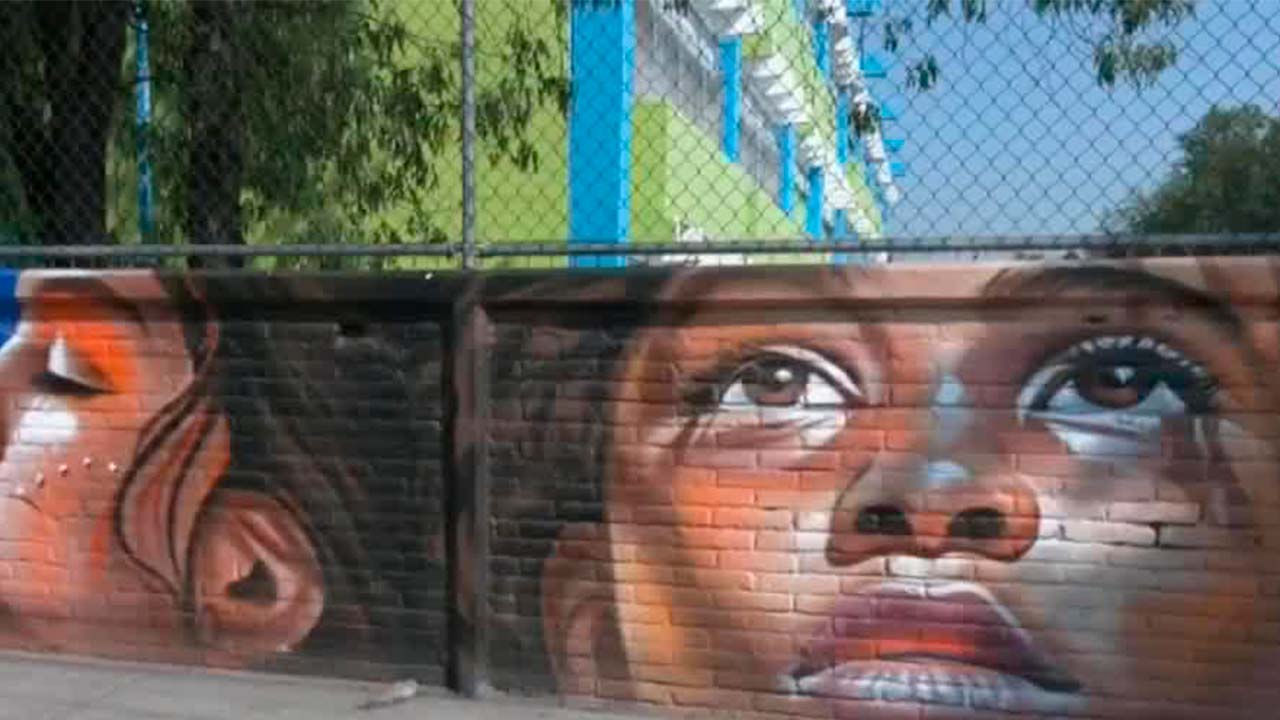 Koka, artista urbano que está llena de colores las calles de la CdMx