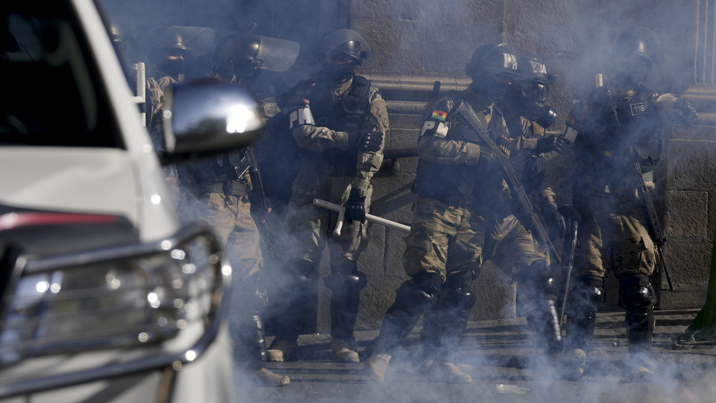 Militares lanzaron gas en la Plaza Murillo in La Paz, Bolivia, en el intento de golpe de Estado. | AP