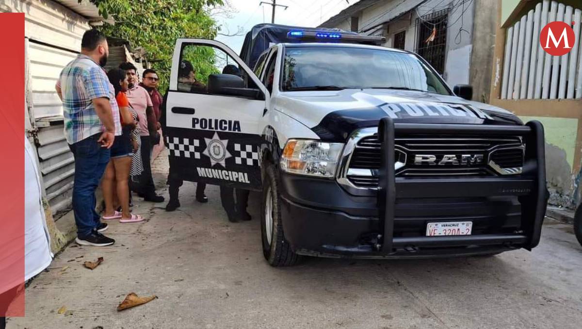 Policías de Veracruz en el domicilio donde ocurrió el accidente (Especial)