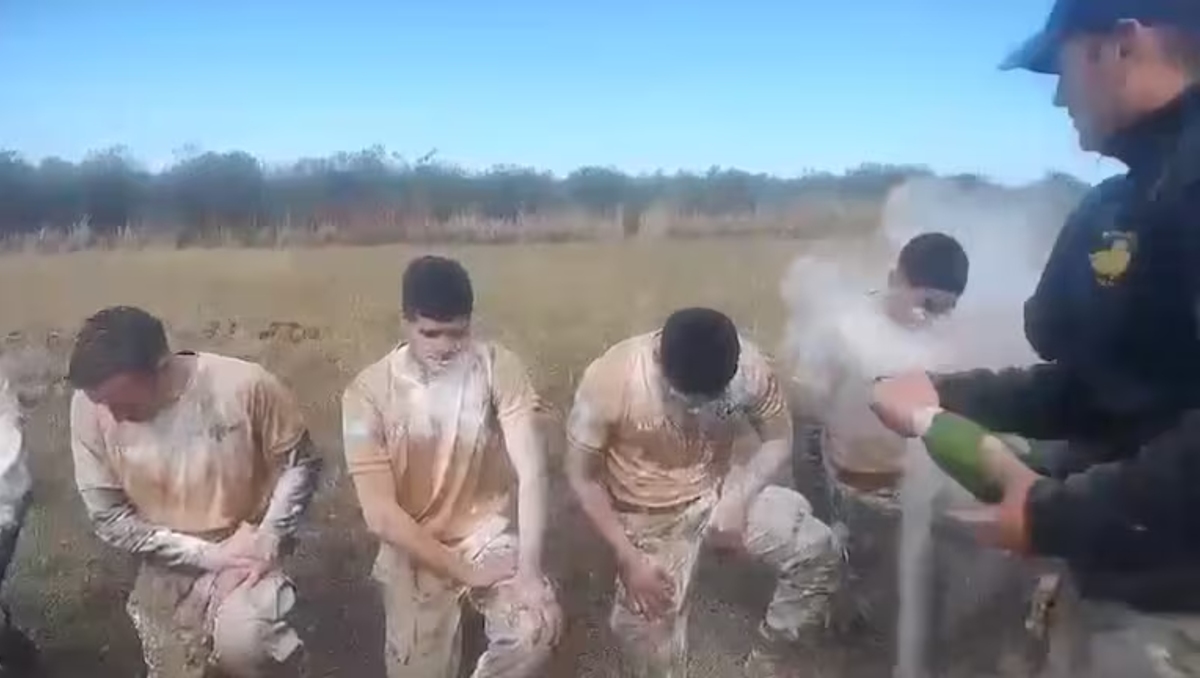 Al menos 20 soldados resultaron lesionados por el rito de iniciación del ejército de Argentina. | Especial