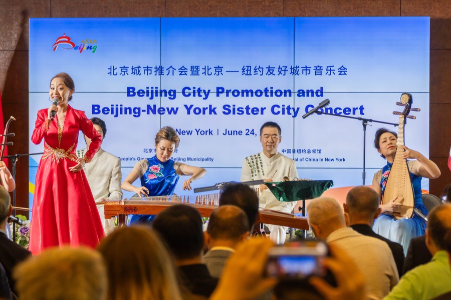 Artistas de Beijing actúan durante el Concierto de las Ciudades Hermanas Beijing-Nueva York. (Winston Zhou/ Xinhua)