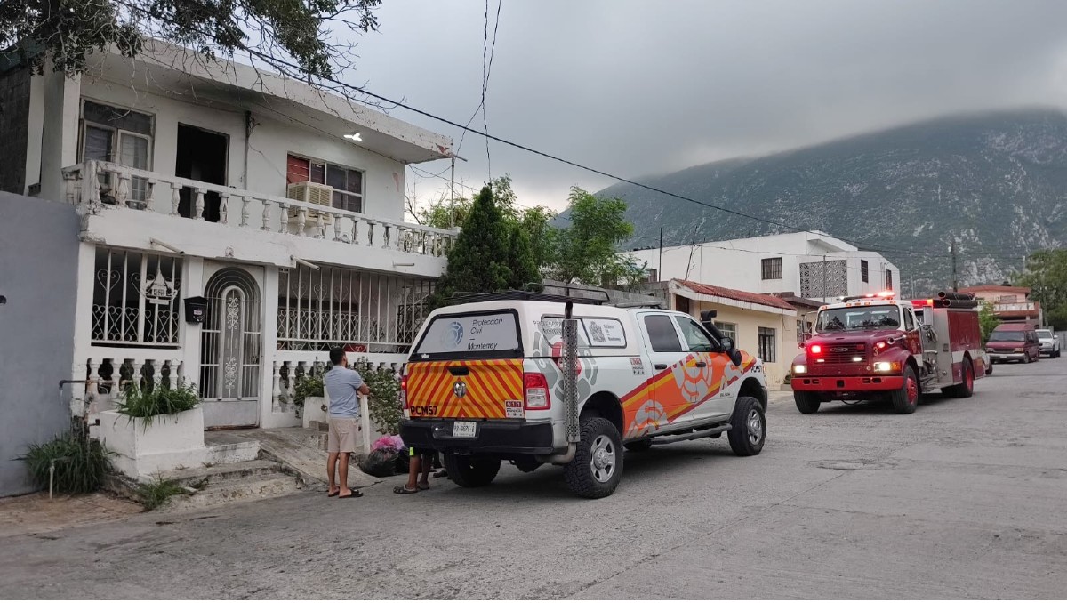 Elementos de Protección Civil y del cuerpo de Bomberos acudieron a la vivienda / Agustín Martínez.