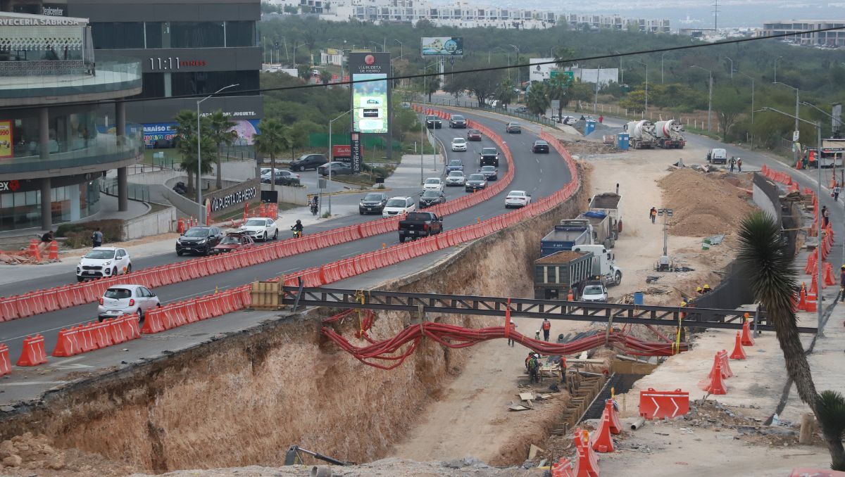 Paso a desnivel en Leones y Puerta de Hierro | Leonel Rocha
