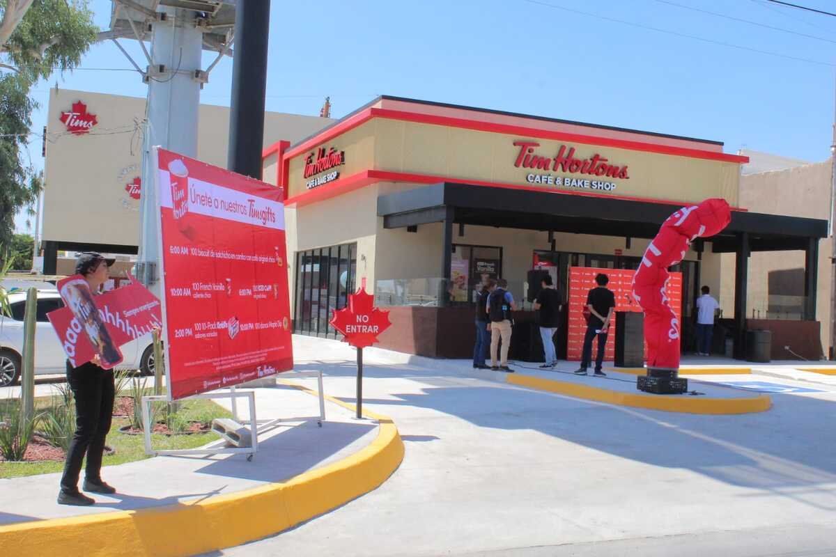 Inauguración de sexto restaurante de Tim Hortons en La Laguna. | Roberto Amaya