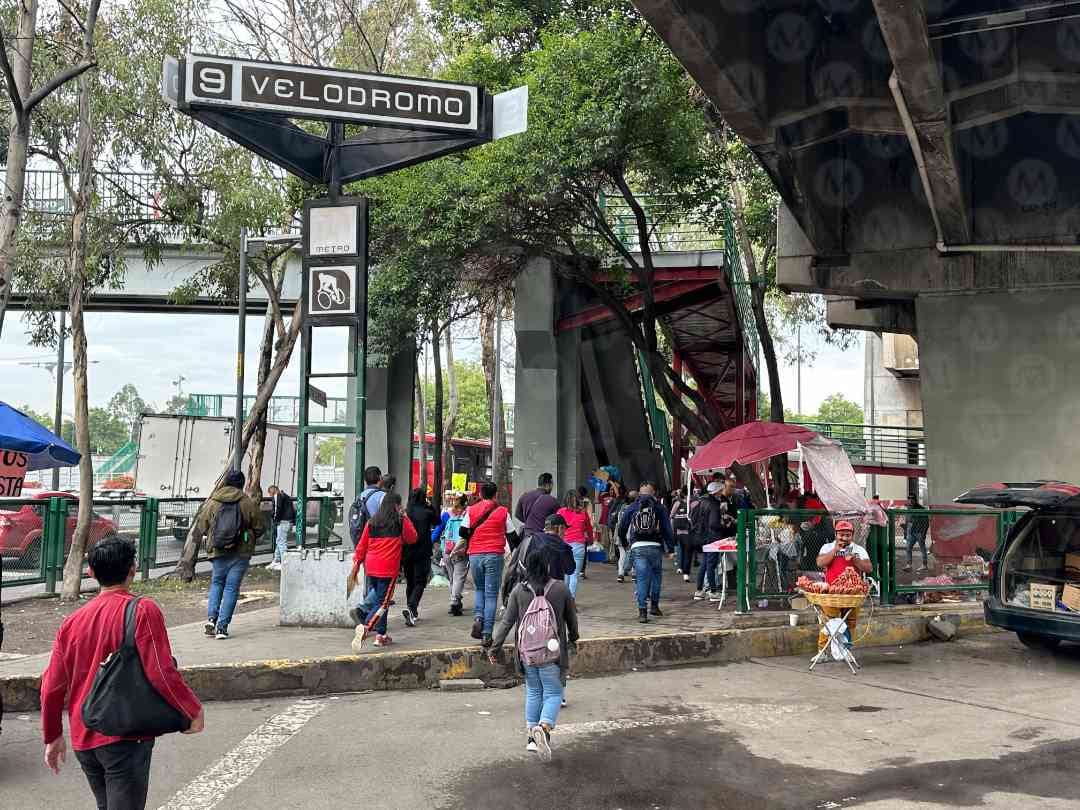 Tras el cierre del tramo se vio saturado el servicio del Metrobús. | Foto: Jorge Becerril