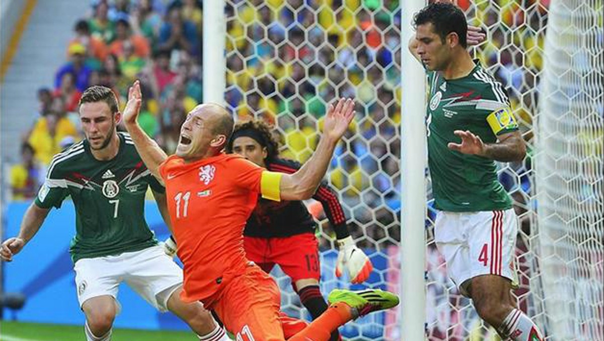 El 'No era penal' del México vs Países Bajos cumple 10 años (Reuters)