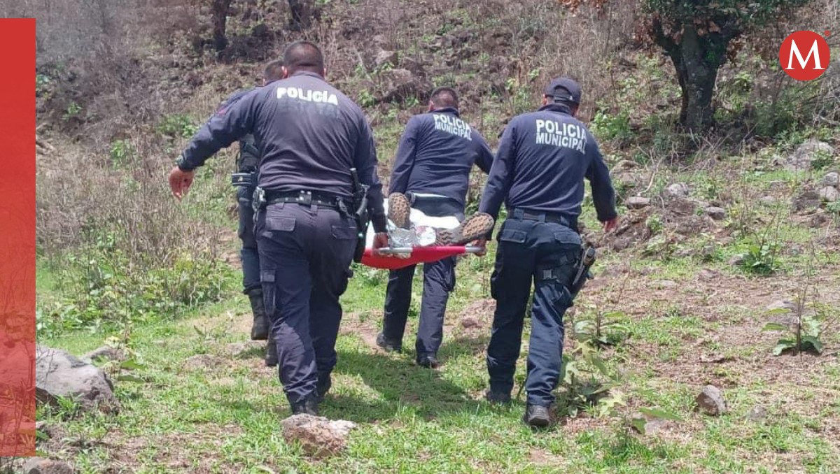 Autoridades trasladaron a un hombre herido por la caída de un aeroplano. Foto: (Especial)