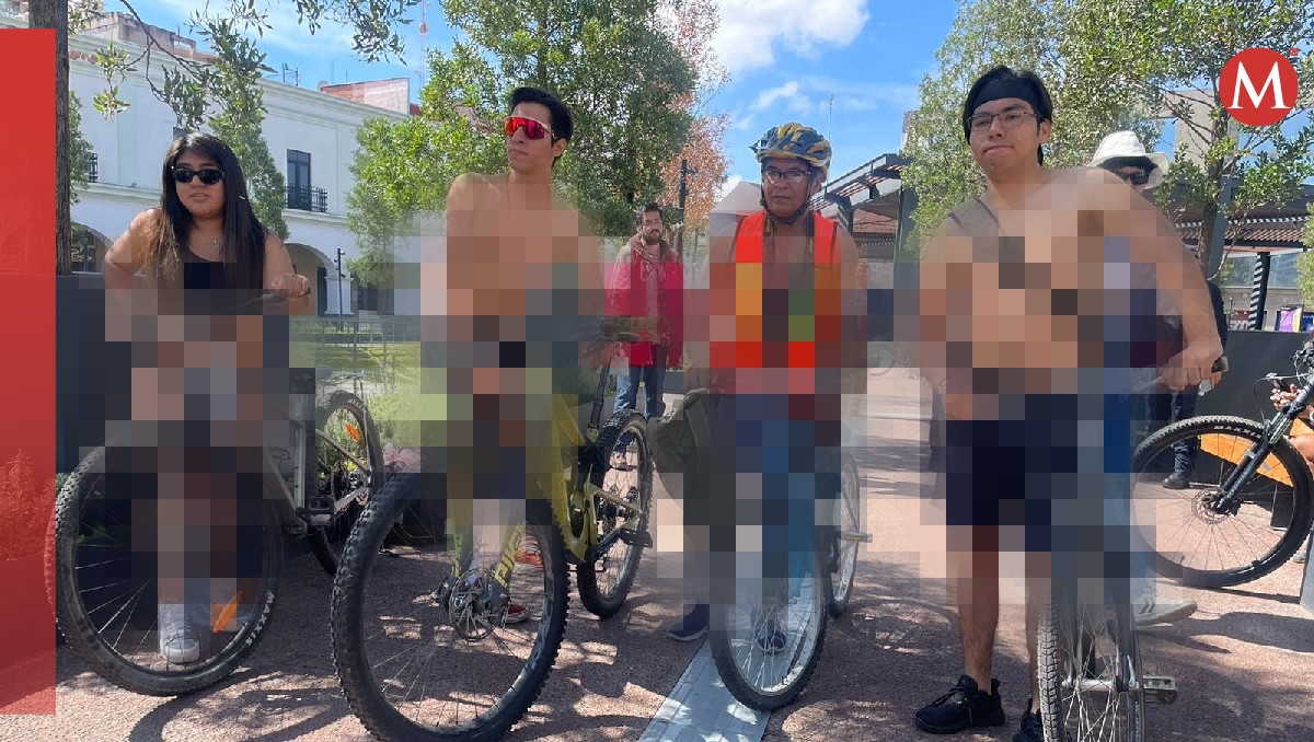 Ciclistas 'al desnudo' en Toluca piden seguridad vial. Foto: (Mellissa López)