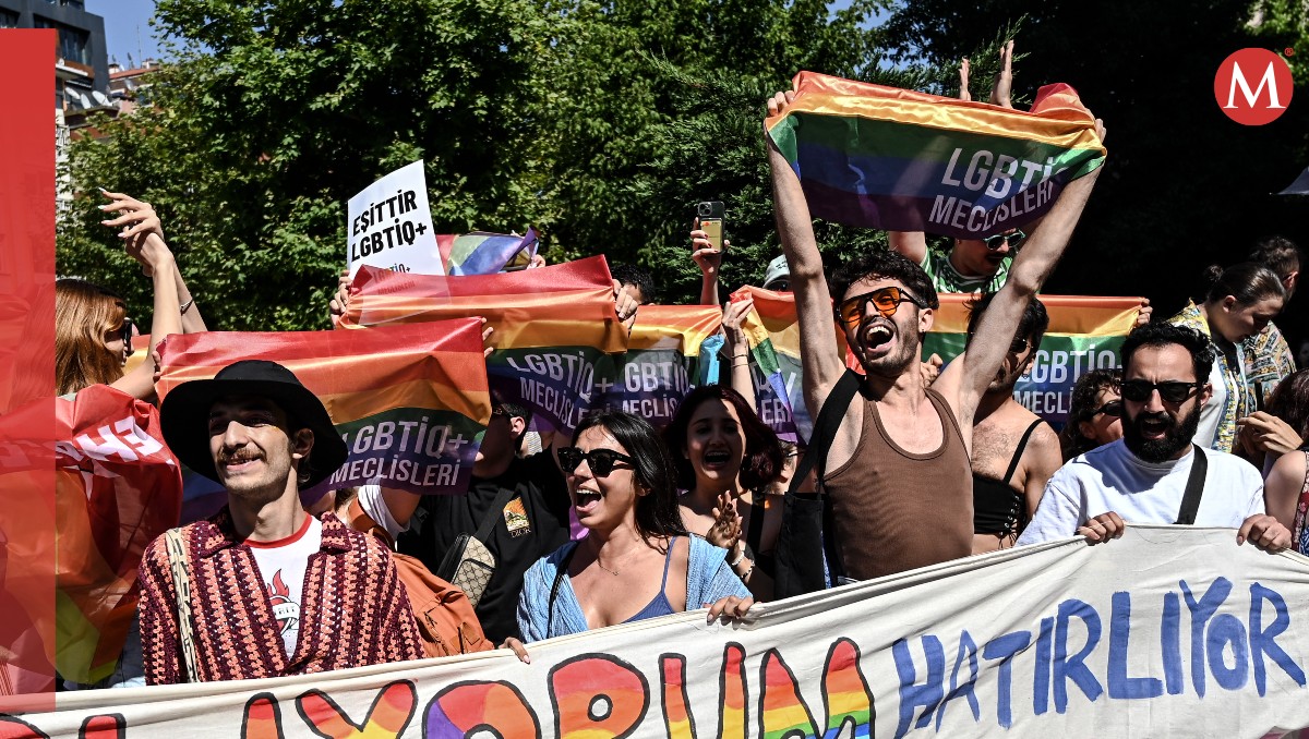 La comunidad LGBT realizó una marcha alternativa como protesta. | AFP