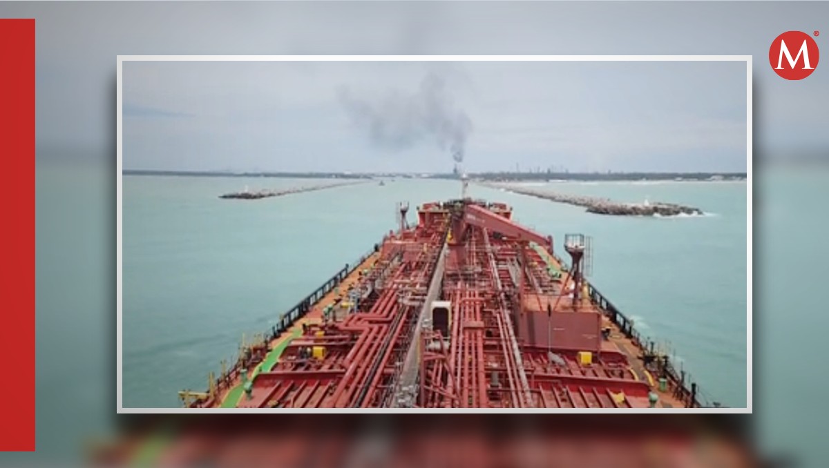 Entrada de barco por escolleras de playa Miramar. (Especial)