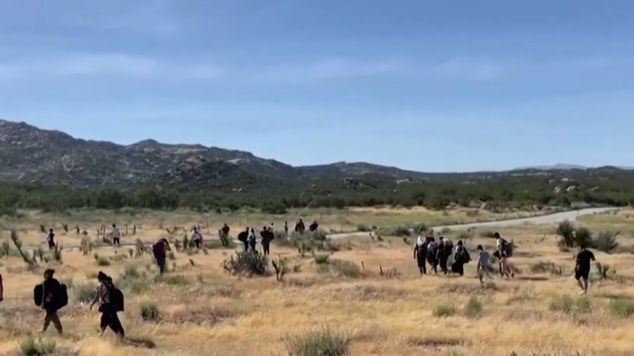 Hasta el 30% de migrantes consiguen asilo político en EU; los restantes son deportados