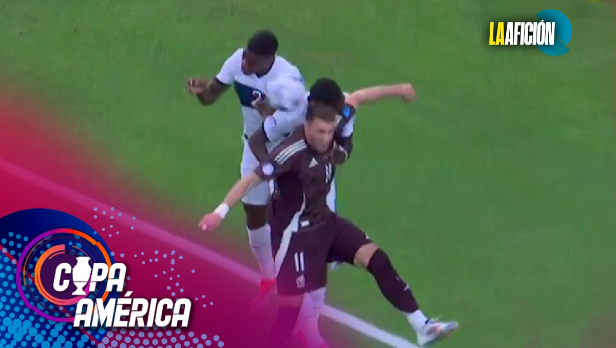 La polémica jugada de un posible penal a favor de México (Captura de pantalla TUDN)