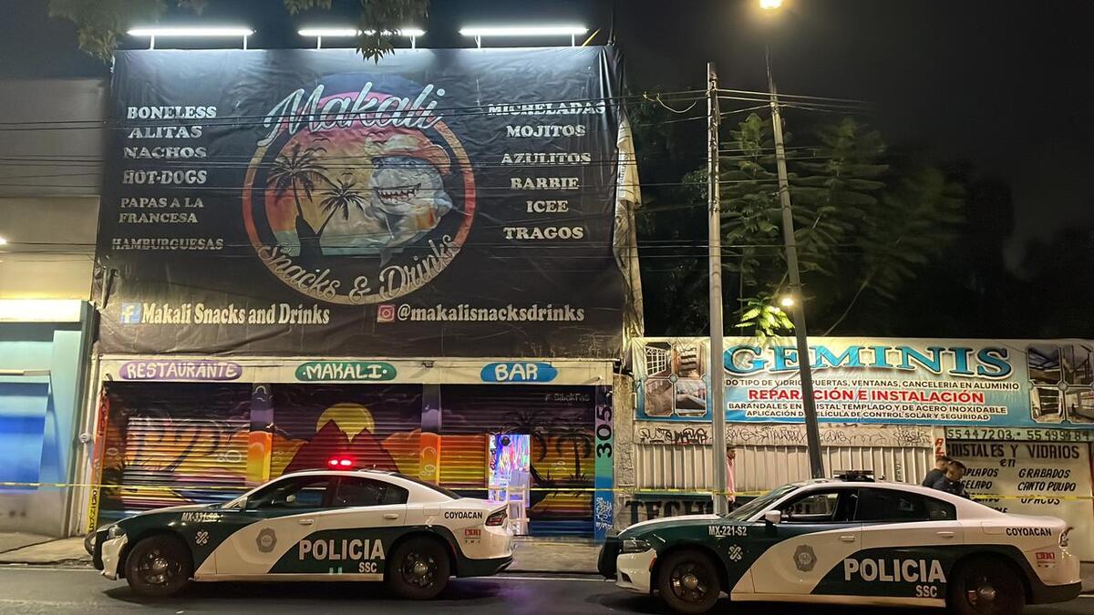 Policías de los sectores Coyoacán y Xotepingo acudieron al lugar tras la balacera en el bar. | Especial