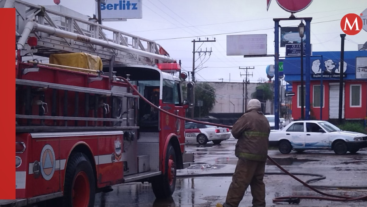 Se registra incendio en plaza comercial de Tampico