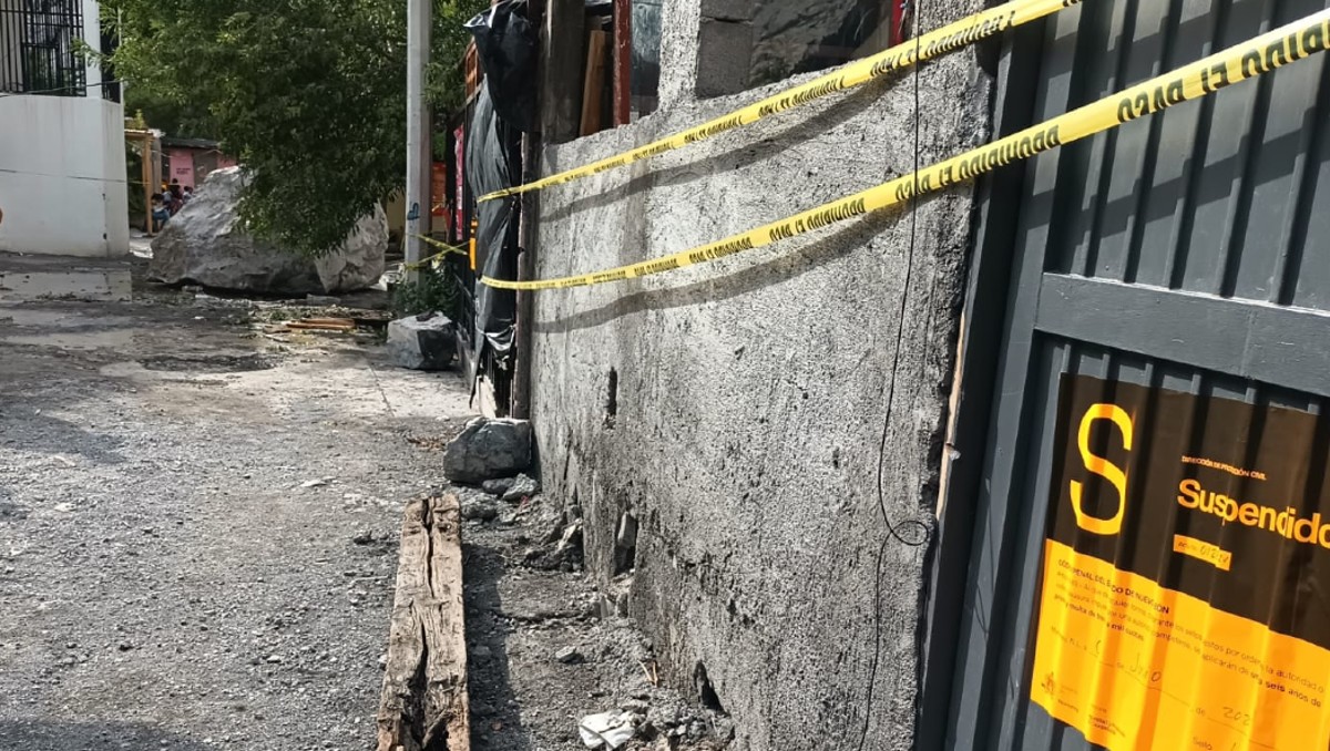Suspenden 26 casas por deslave en cerro del Topo Chico en Monterrey. Foto: Israel Santacruz