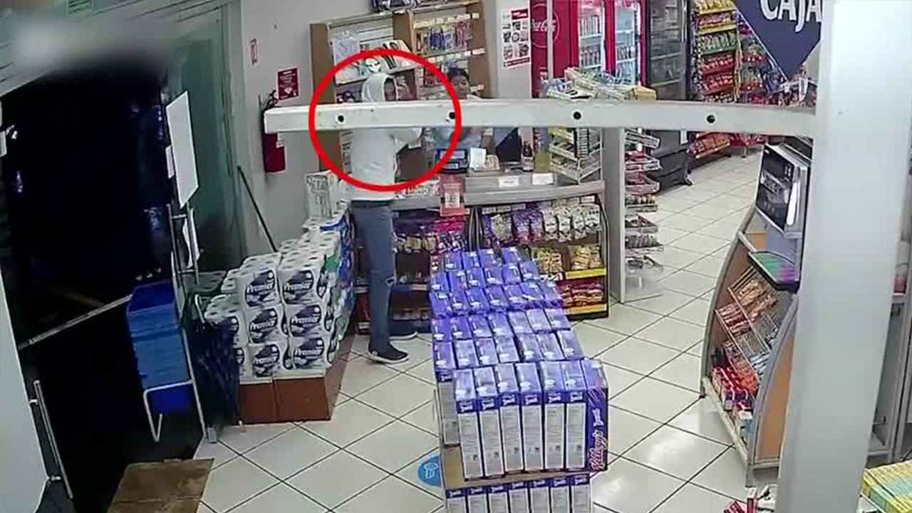 Asesinan a una cajera durante un asalto a una farmacia de Uruapan, Michoacán