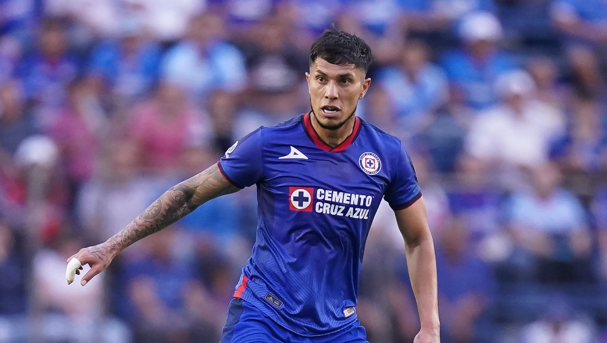 Carlos Salcedo pidió apoyo a Cruz Azul para poder jugar  en el extranjero (Imago7)