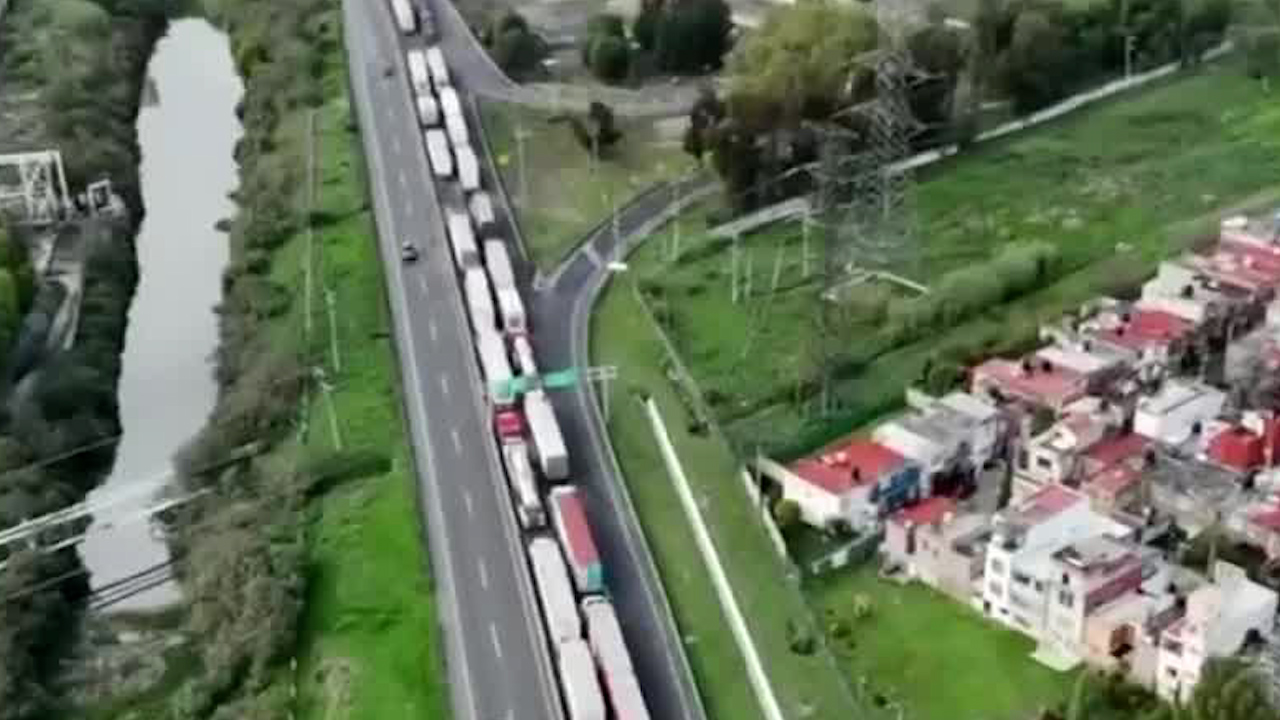 Cierran la circulación en el Circuito Exterior Mexiquense debido a las inundaciones