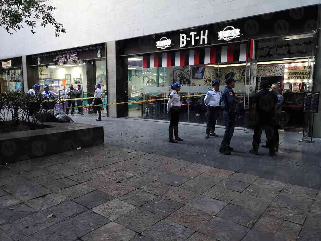 El hombre murió sobre una jardinera de las instalaciones.